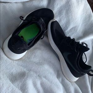 Women’s nike athletic shoes size 6